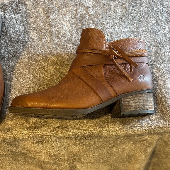 Born Brown Leather Ankle Boots Women’s Side Zip Comfort Boot - Picture 3 of 5